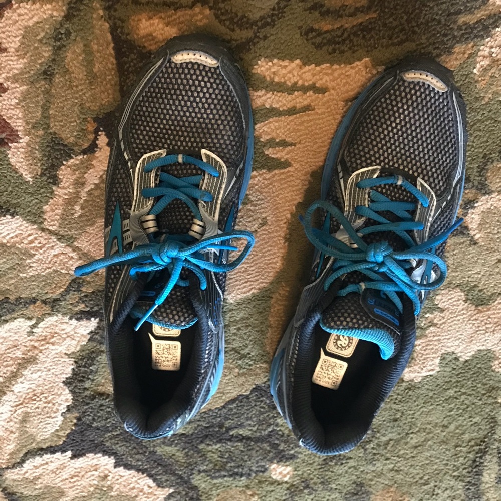 Brook’s gently worn sneakers